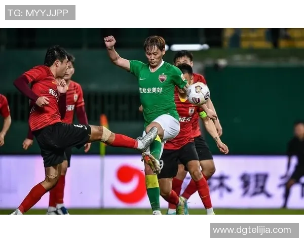 南京足球队以91分领跑挑战赛积分榜展现强劲实力 南京足球队以91分领跑挑战赛积分榜展现强劲实力