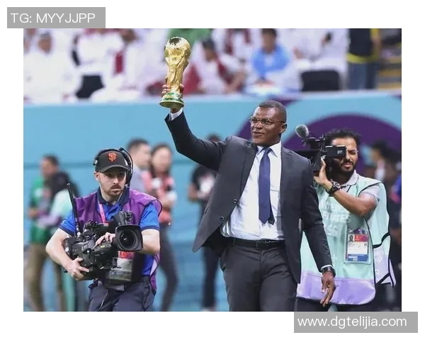 足球明星大力神的传奇之路与世界足坛的辉煌瞬间回顾