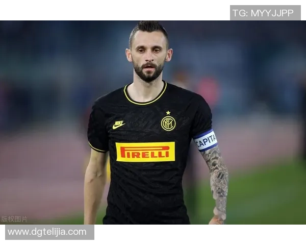 足球明星日常穿搭风格大揭秘时尚与运动的完美结合 足球明星日常穿搭风格大揭秘时尚与运动的完美结合