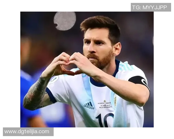 足球明星的魅力与传奇背后的故事揭示了他们的非凡人生与成就