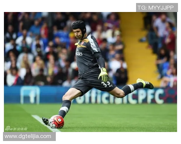 欧洲足球明星大脚精彩瞬间展现足坛魅力与激情 欧洲足球明星大脚精彩瞬间展现足坛魅力与激情