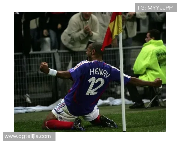 足球巨星亨利妻子最新高清照片曝光引发热议与关注 足球巨星亨利妻子最新高清照片曝光引发热议与关注