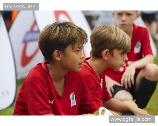 足球明星儿童化:让小朋友们在球场上追逐梦想与快乐的童年时光 足球明星儿童化:让小朋友们在球场上追逐梦想与快乐的童年时光