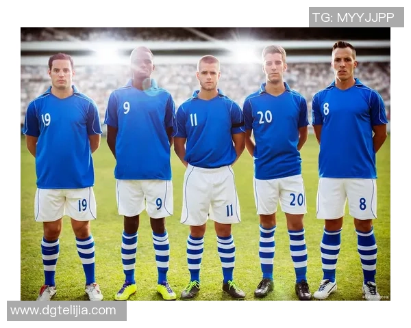 足球明星齐聚欧洲联赛展现风采激烈竞争引发全球关注与热议 足球明星齐聚欧洲联赛展现风采激烈竞争引发全球关注与热议